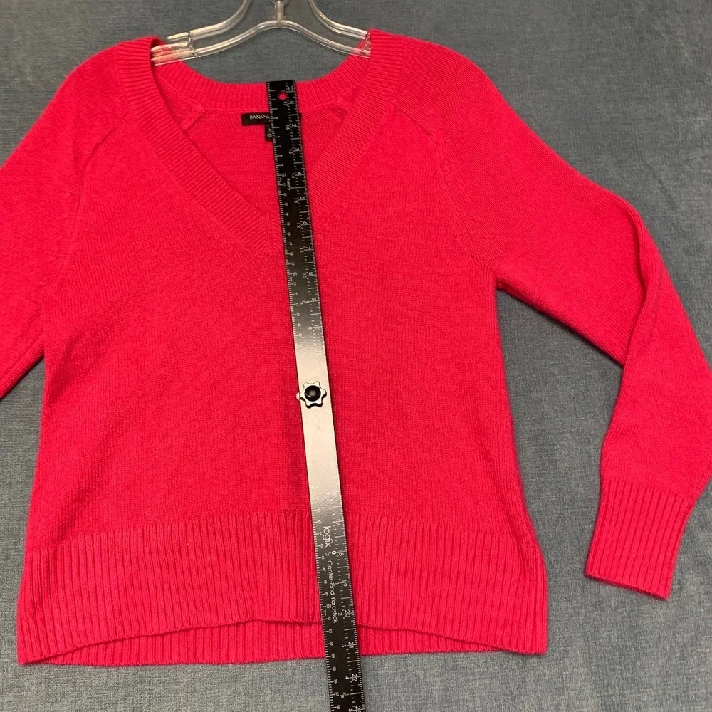 Banana Republic Sweater Womens XS Red V-Neck Ribbed Hem Long Sleeve Pullover